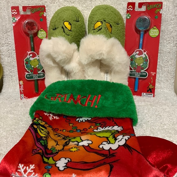 American Eagle Outfitters | Shoes | American Eagle Grinch Scuff Slipper Sz  Small Grinch Stocking 2 Glitter Pens New | Poshmark
